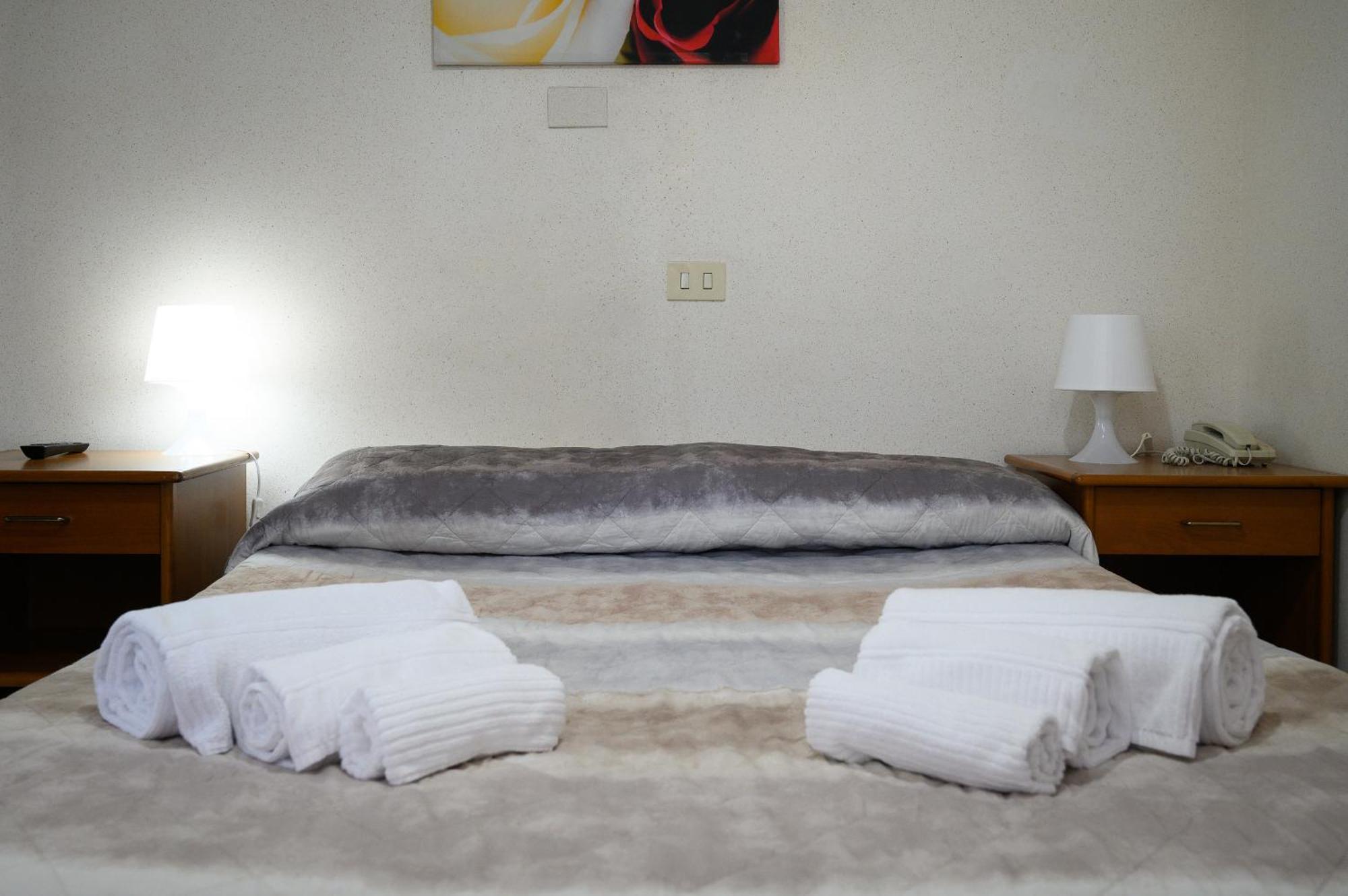 רומא Hotel Casa Tra Noi מראה חיצוני תמונה