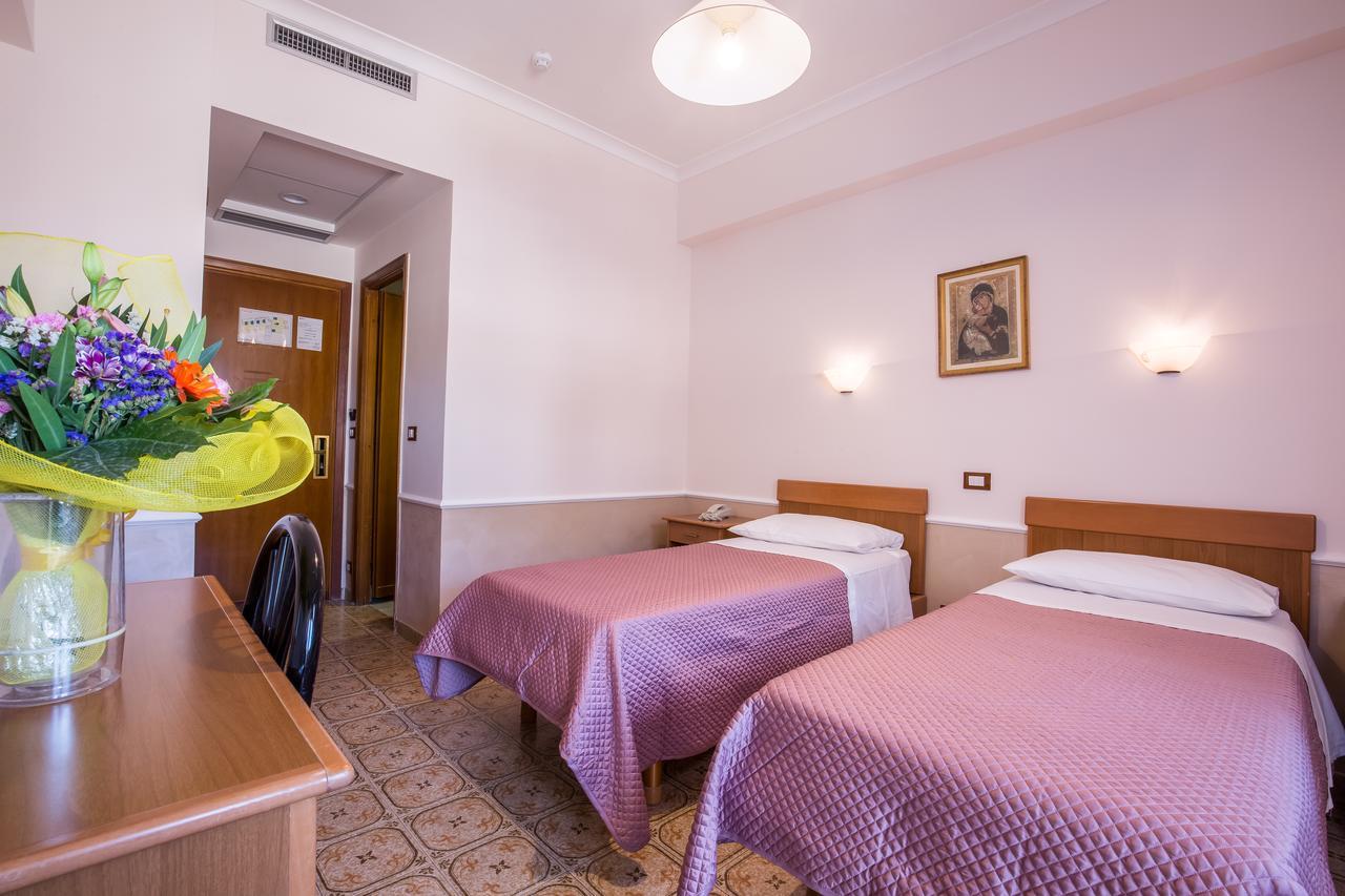 רומא Hotel Casa Tra Noi מראה חיצוני תמונה